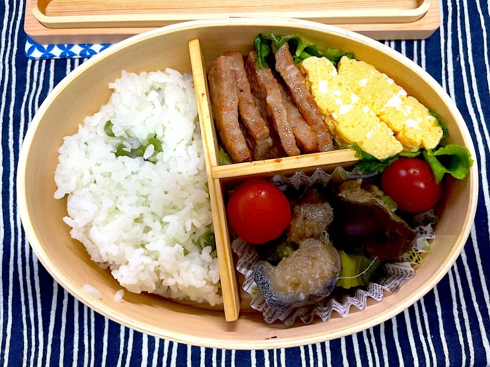 飛騨牛、ピーマンとナスのソテーと豆ご飯🍱|なお🅿️さん