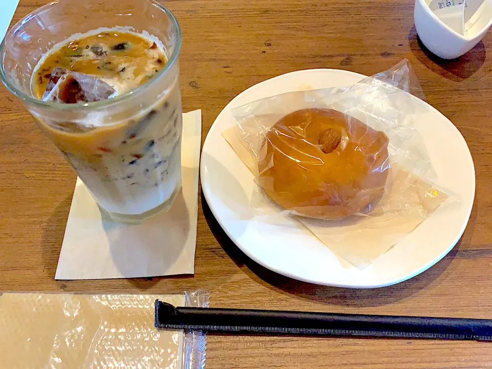 コーヒークリームパンとコーヒーゼリーラテ|yumyum😋さん