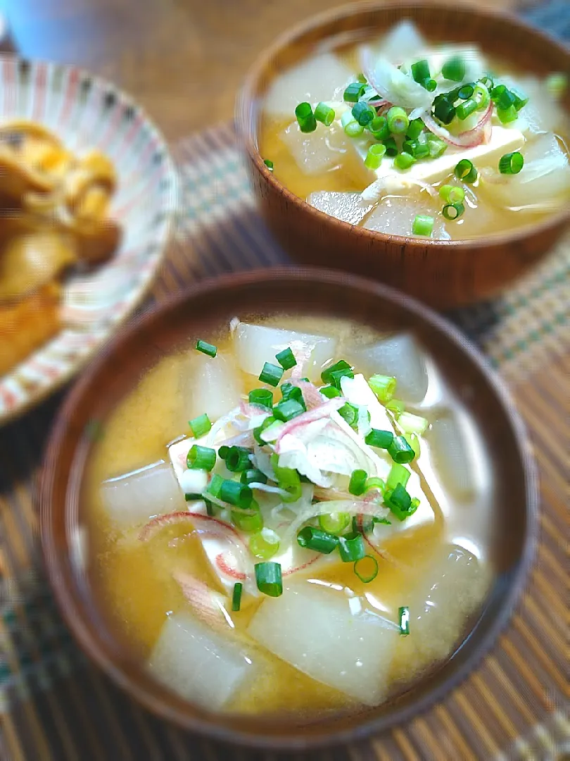 Snapdishの料理写真:あごだしの冬瓜と冷奴の味噌汁|まめころさん