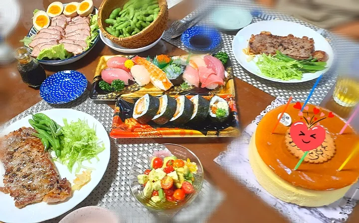 息子夫婦birthdayの宴🎉

 煮豚
ステーキ
🥑🍅🧀のマリネ
だだちゃ豆|びせんさん