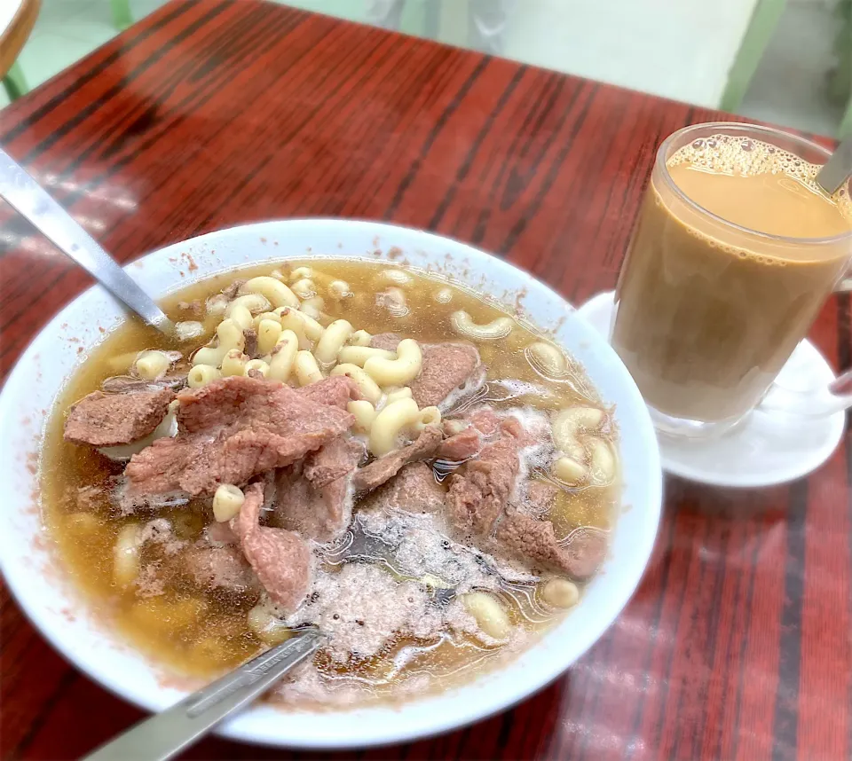 Morning breakfast fresh beef n pork liver macaroni with coffee :)|Mak Toniさん