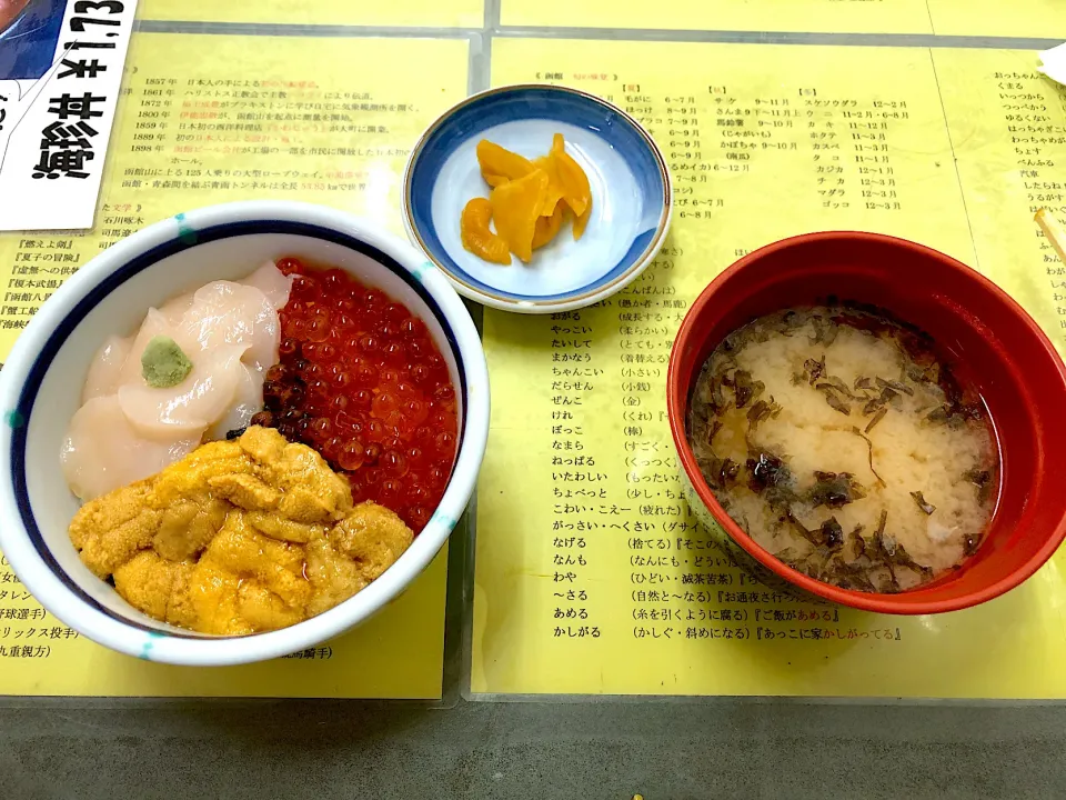 Snapdishの料理写真:元祖函館巴丼(うに・いくら・ほたて)ミニサイズ|しのぶさん