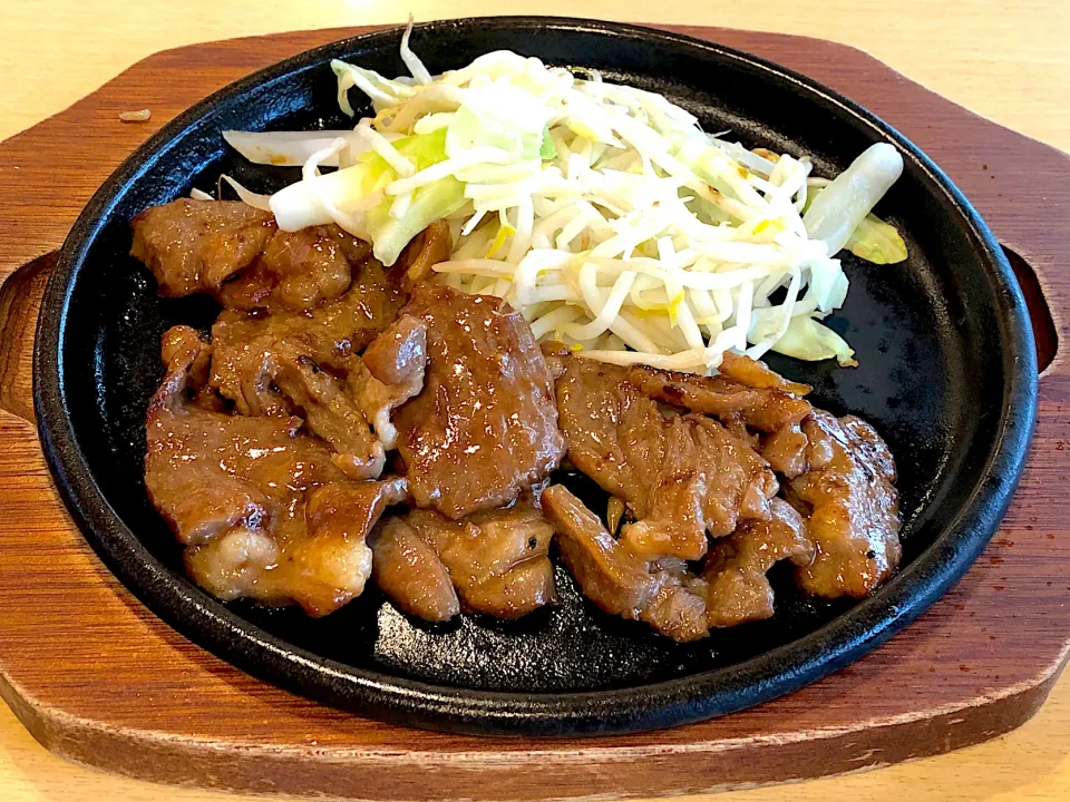 ラム肉の鉄板焼き|しのぶさん