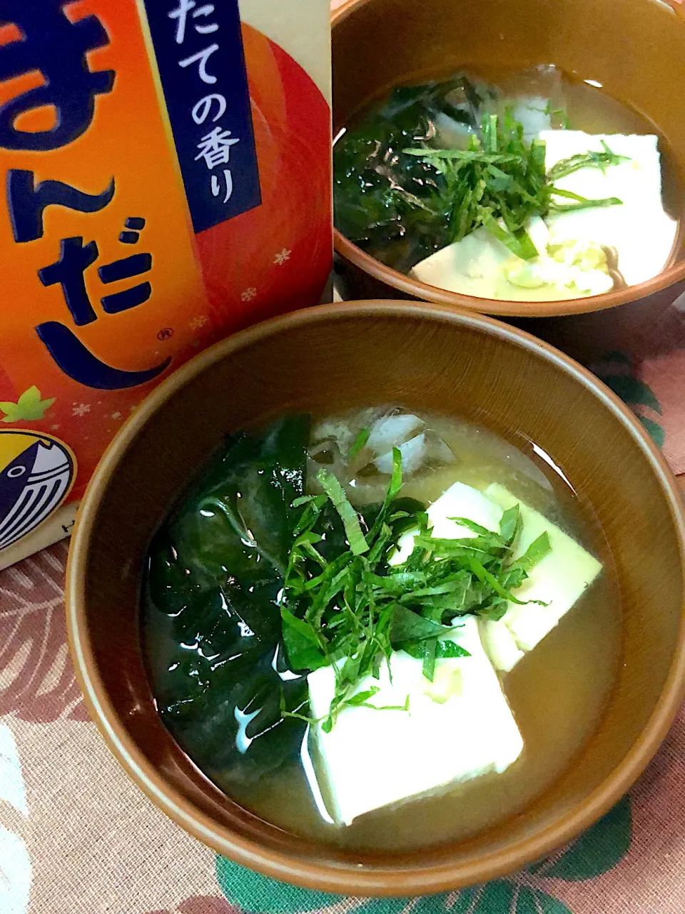 緑の冷やし味噌汁😋枝豆豆腐と三陸わかめとお庭の大葉😋|harumakiさん