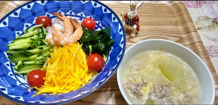 Snapdishの料理写真:'21．8/9
糖質オフ麺で冷やし中華と冬瓜と🐽ちゃんロース薄切りのスープで晩ごはん😋|たえさん