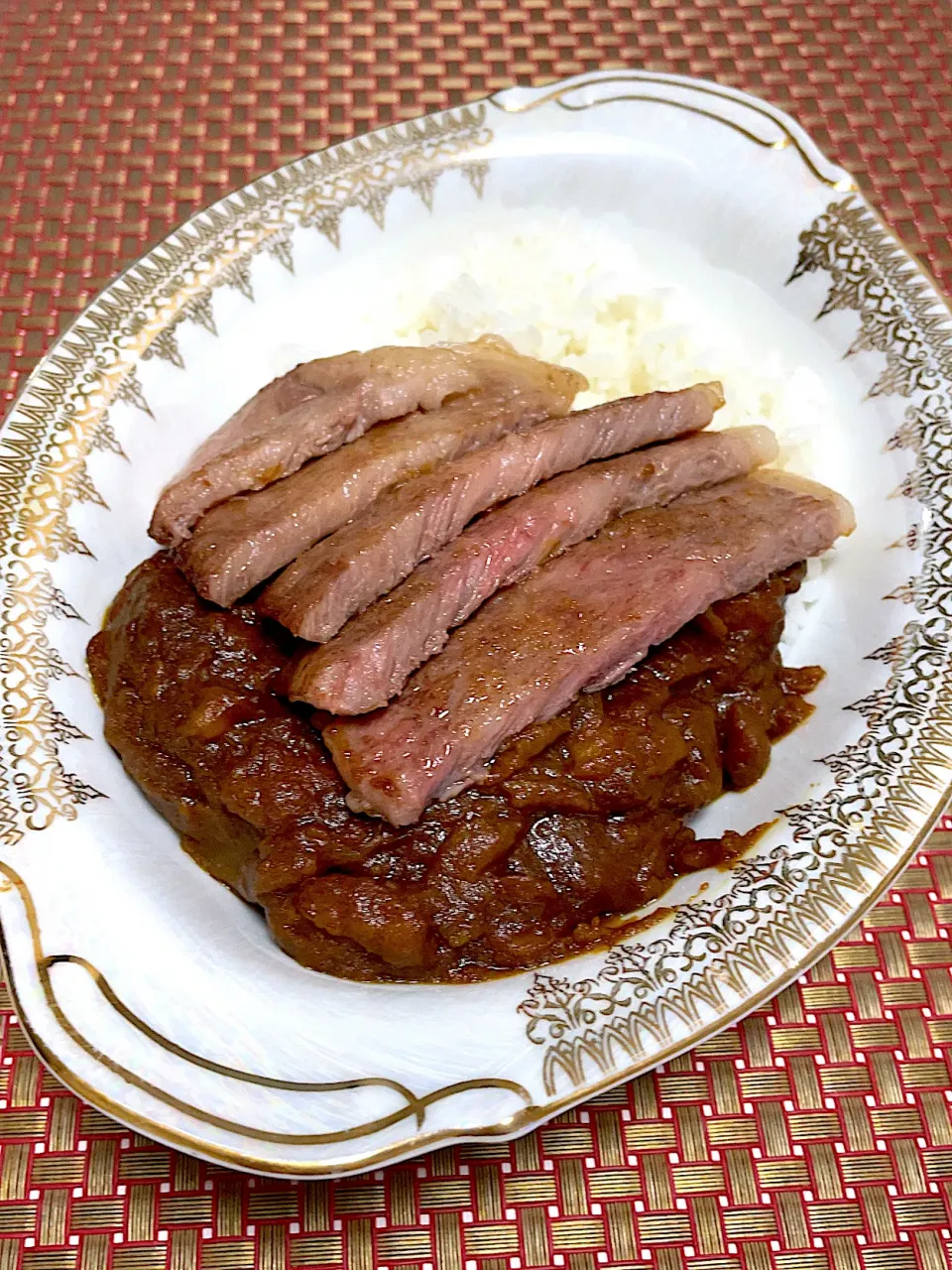 Snapdishの料理写真:ステーキカレー🍛|ゆみさん