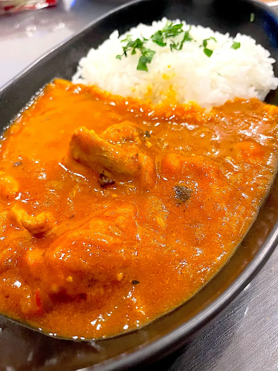 Snapdishの料理写真:チキンカレー！玉ねぎをじっくり炒めSBの赤缶で|Tomyさん