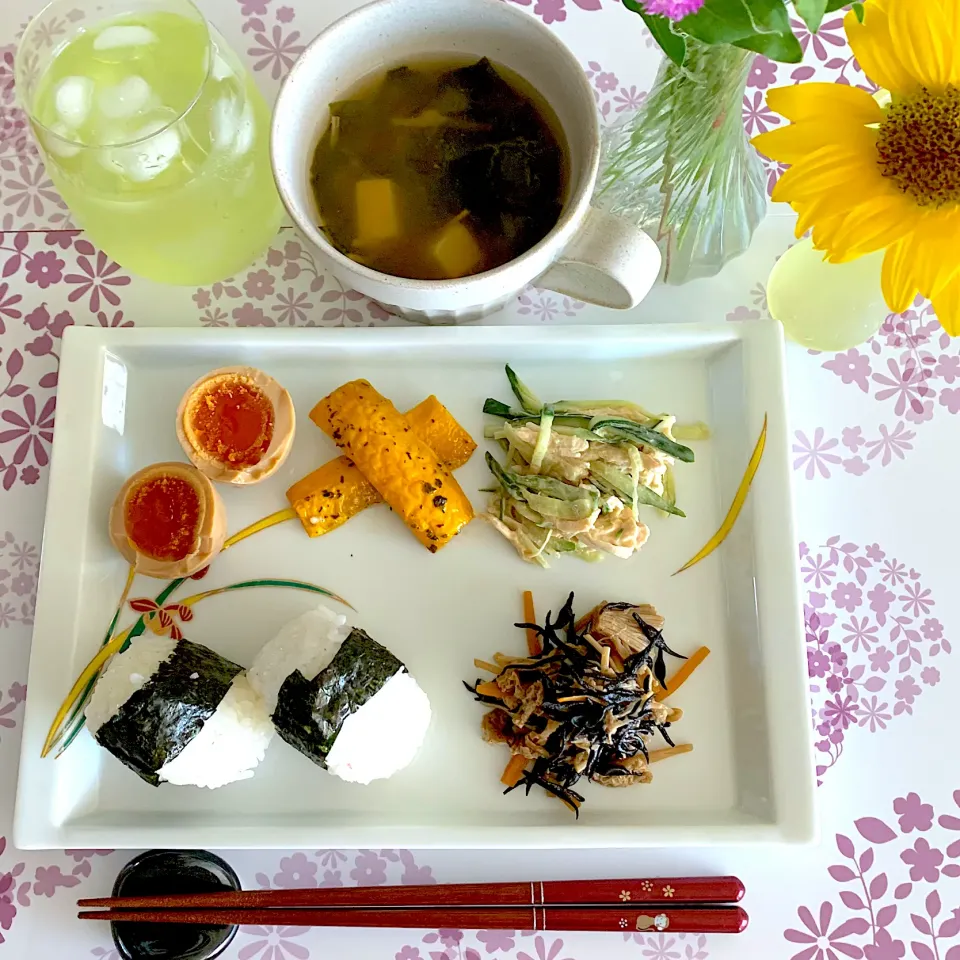 Snapdishの料理写真:🌼花とモーニングプレート🌼和食|あっちゃんさん