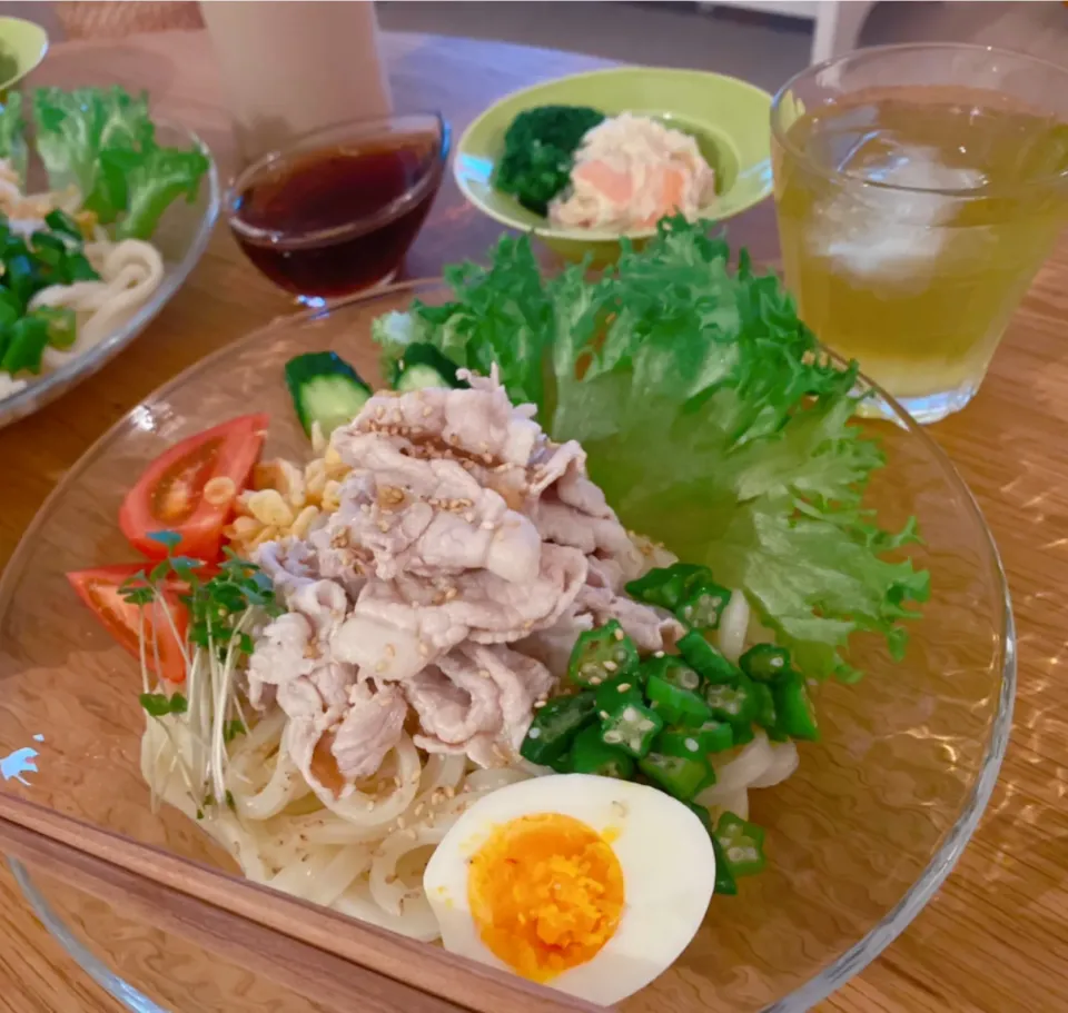 冷しゃぶサラダうどん♫|はる꒰(๑´•.̫ • `๑)꒱さん