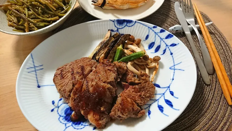 肩ロース ステーキ
  お肉が食べたくて～
  ほぼ250gあります😅 ペロリ😋|A-YA-YA-YAさん