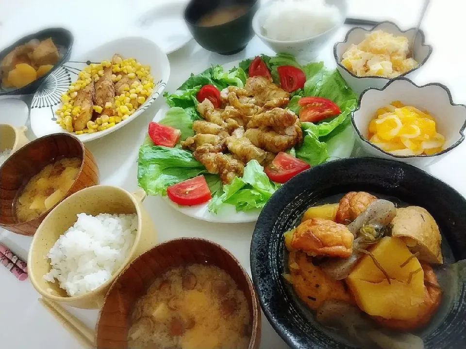 夕食(*^^*)
タンドリーチキン&サラダ🥗
 カラスカレイとコーンのバターソテー
煮物(じゃがいも、こんにゃく、魚河岸揚げ、がんも)
黄金イカ
数の子チーズ
お味噌汁(なめこ、豆腐)|プリン☆さん