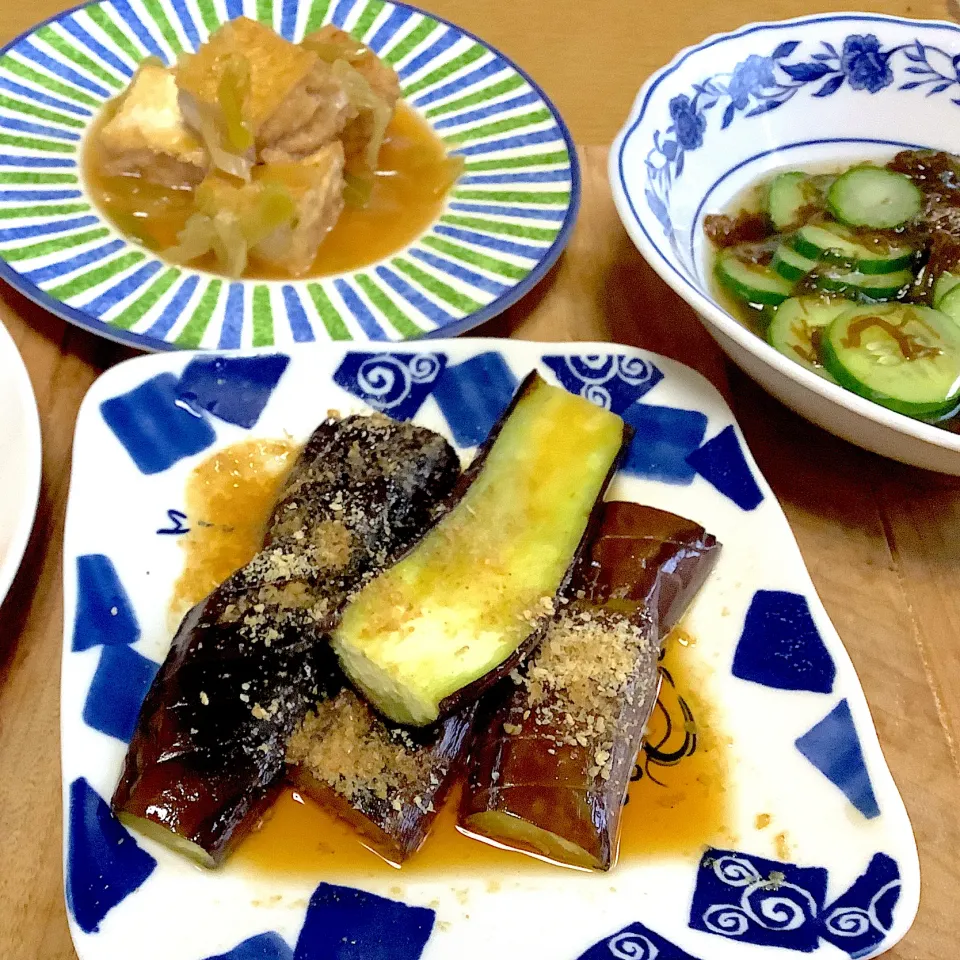 しっとり焼き茄子🍆
冷たいフライパンに冷たい油の状態から
茄子🍆を入れて蒸し焼き🍳
茄子がとろーりとろける食感で
美味しかったです😊|みずはらさん