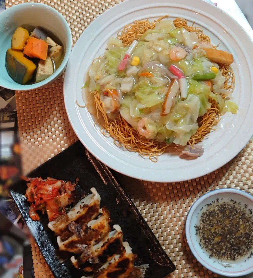 リンガーハットの皿うどん、餃子で夕ご飯🍴|ポチさん