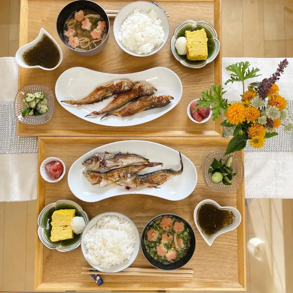 Snapdishの料理写真:8/11❤︎休日朝ごはん❤︎和食膳🌱
・ハタハタ干物
・松露たまご焼き（おろし醤油）
・明太子
・もずく
・きゅうりのゆかり和え|Makinsさん