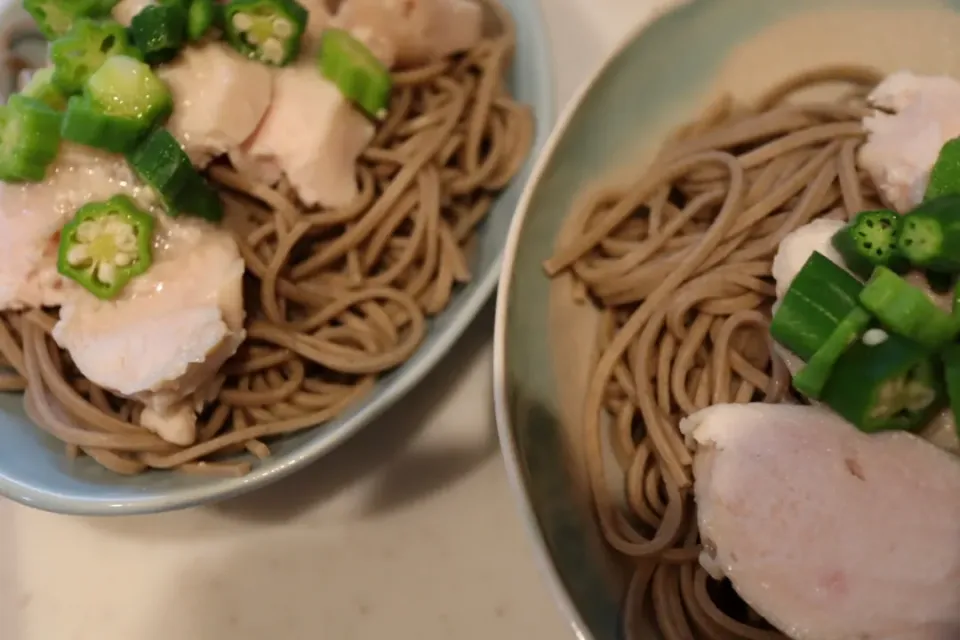 お蕎麦と鶏ハム&ねばねばオクラがけ|sakura.anninさん