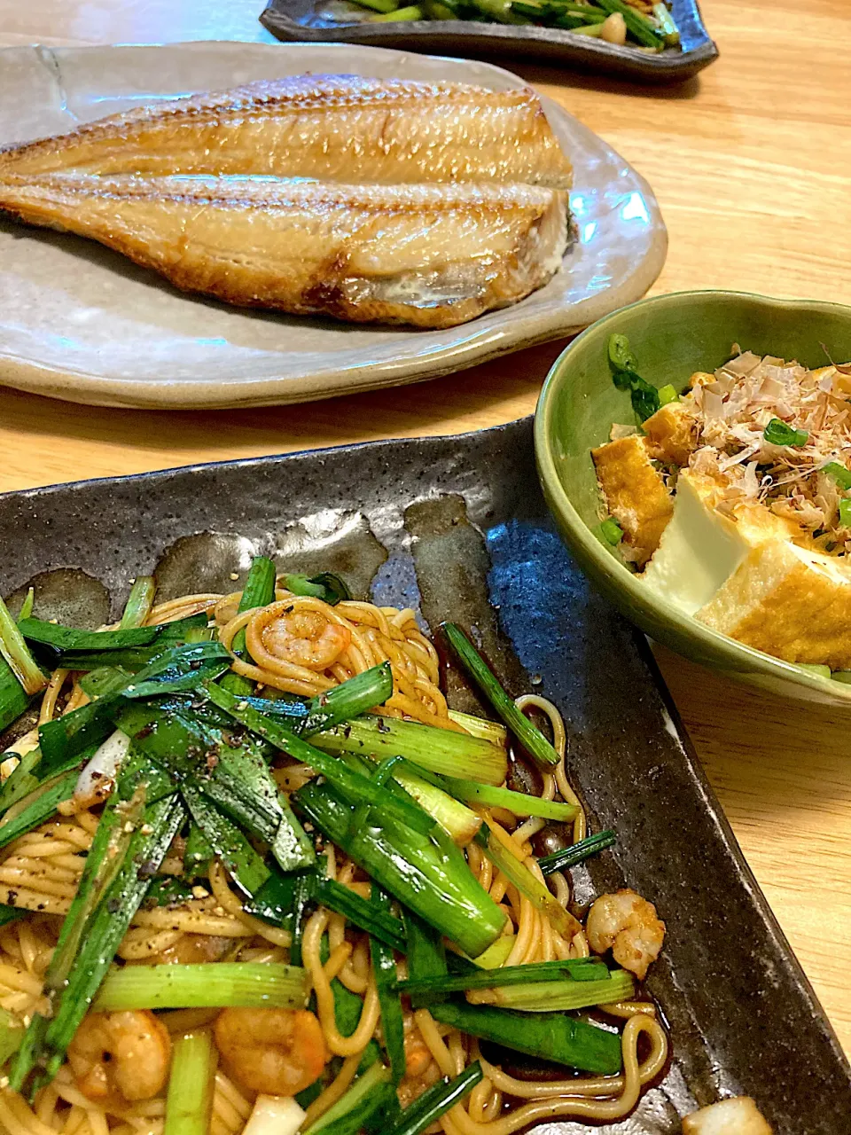 Snapdishの料理写真:糖質０麺でニラ焼きそば、ホッケの開き、厚揚げポン酢(*ꆤ.̫ꆤ*)|さくたえさん