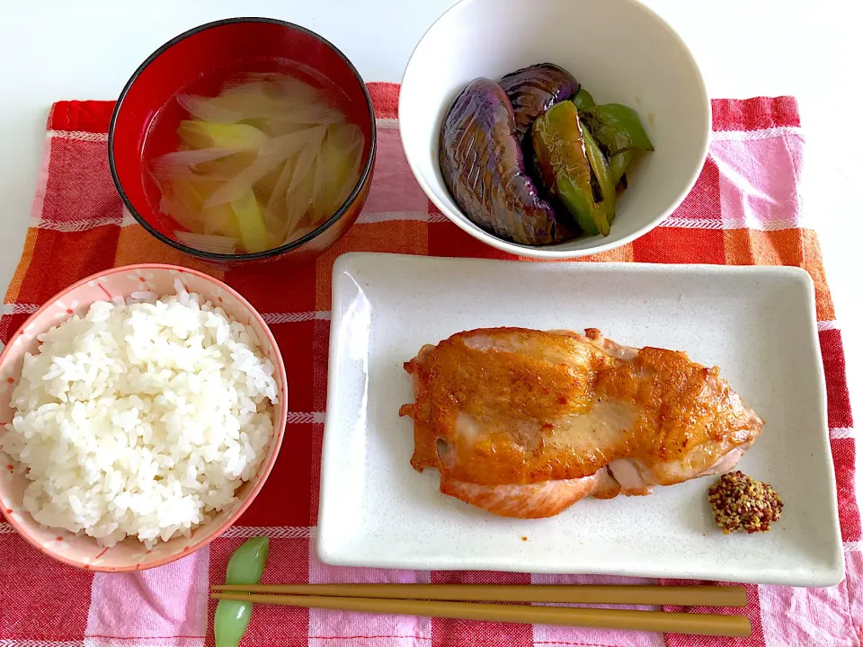 鶏もも肉のソテー、ピーマンのナスの焼き浸し、ネギの香味スープ|kyoさん