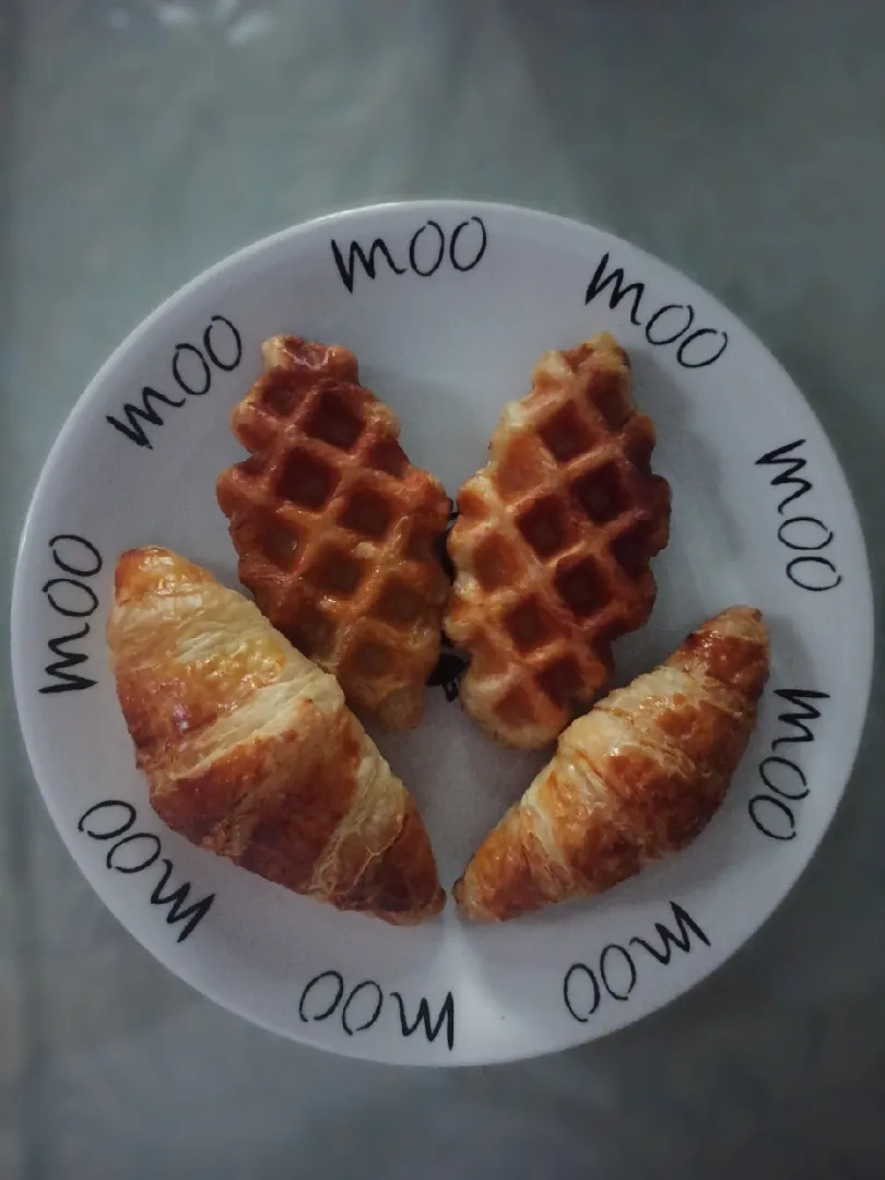 Snapdishの料理写真:when croissants become croffles|siAdeMさん