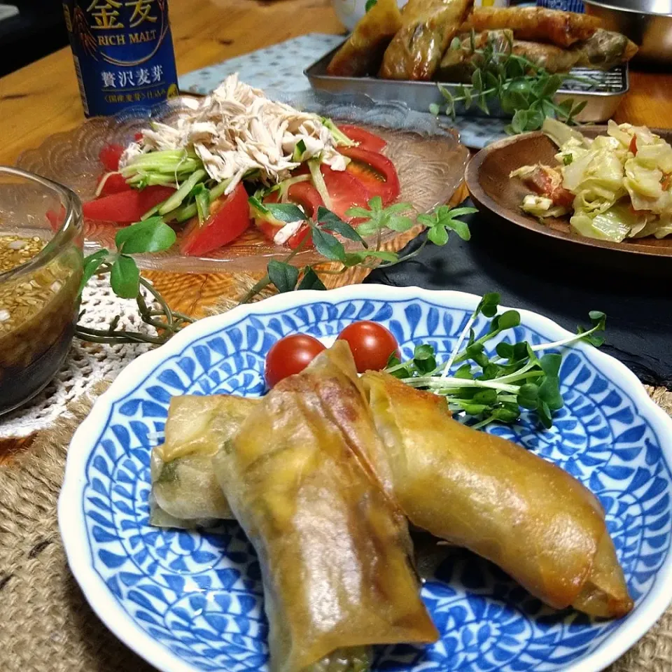 パパ氏さんの料理 モッツァレラチーズがのび〜る！ 青椒肉絲風 ミニ春巻き🍻|とまと🍅さん