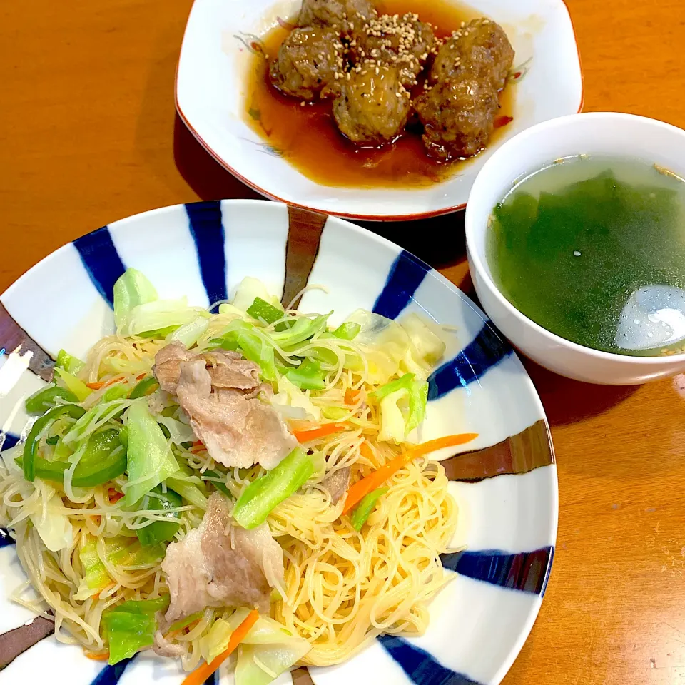 焼きビーフンと肉団子の夕飯|あっちゃんさん