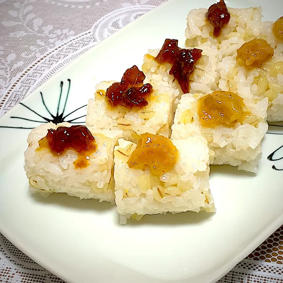 牛黒味噌と鶏白味噌のおむすび🍙|Yuko Kobayashiさん