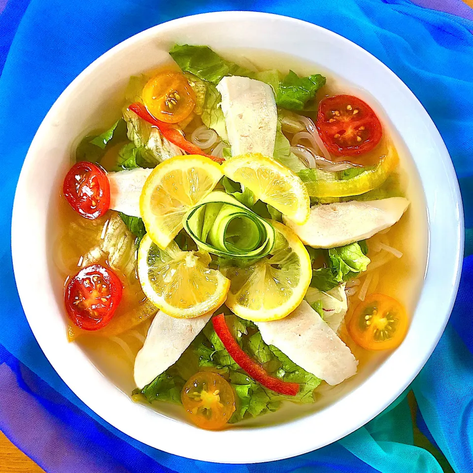 夏野菜とサラダチキンのレモン冷麺|さらっと🍀さん