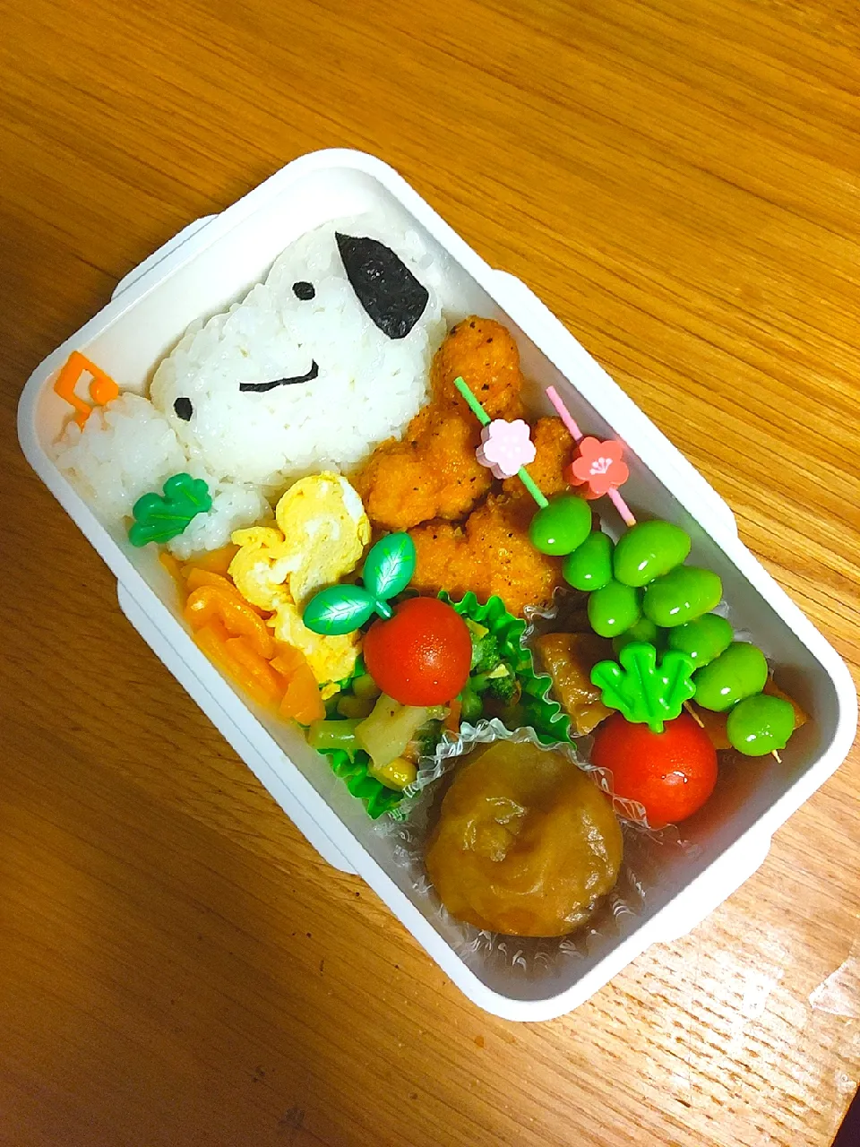 今日のお弁当
スヌーピーおにぎり
卵焼き
ミッキーチキン
ブロッコリーバター炒め
さつま揚げ煮物
梅甘露煮
枝豆
ミニトマト|Aki akikoさん