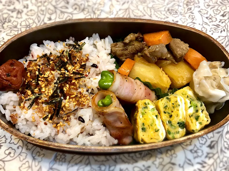 サラ弁　　　　　　　　　　　　　　　　　シシトウのベーコン巻き　肉じゃが　ネギ入り卵焼き|じゅんさんさん