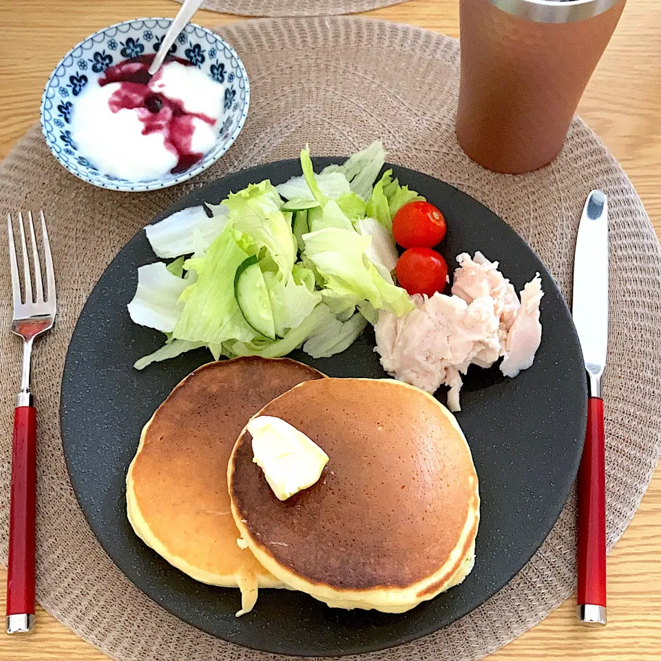 ホットケーキで朝食|ツインうさぎさん