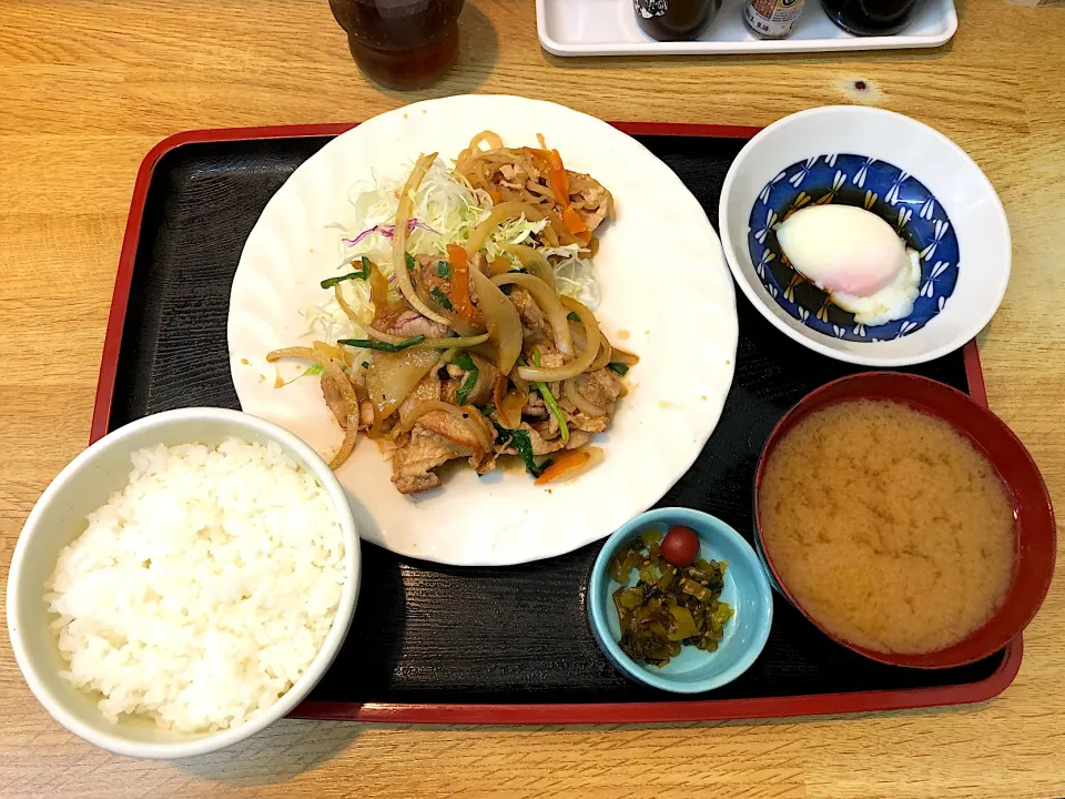 Snapdishの料理写真:日替りサービス ポークスタミナ焼定食(温泉玉子付)|しのぶさん