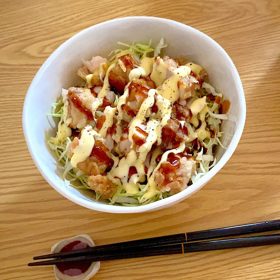 唐揚げ丼でランチ|ツインうさぎさん