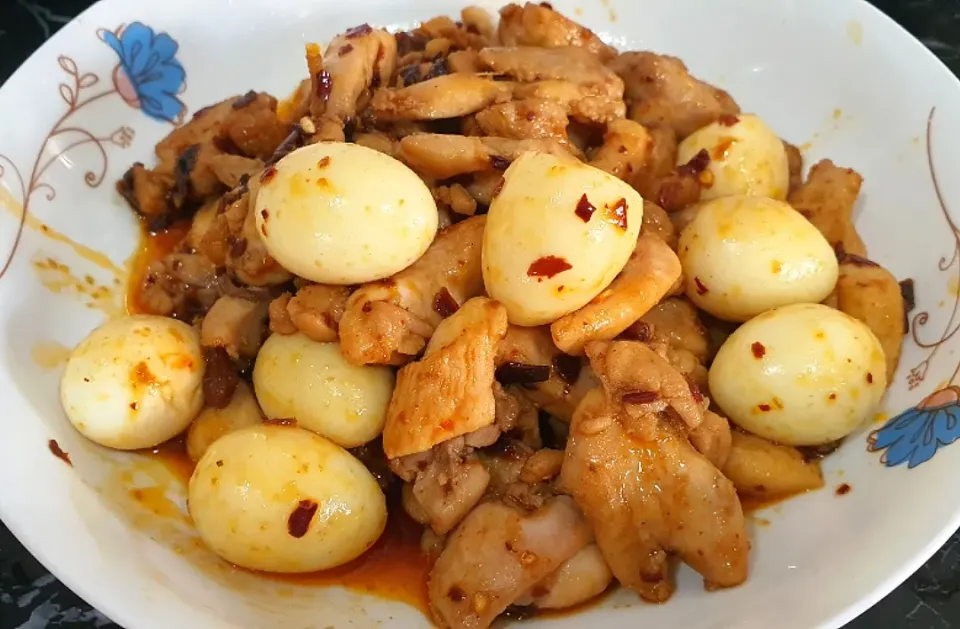 Chicken thigh + Quail Eggs + 老乾妈 Spicy 🌶
Lumch 12 Aug 2021 with Rice 🤤👄😋🤪|🌷lynnlicious🌷さん