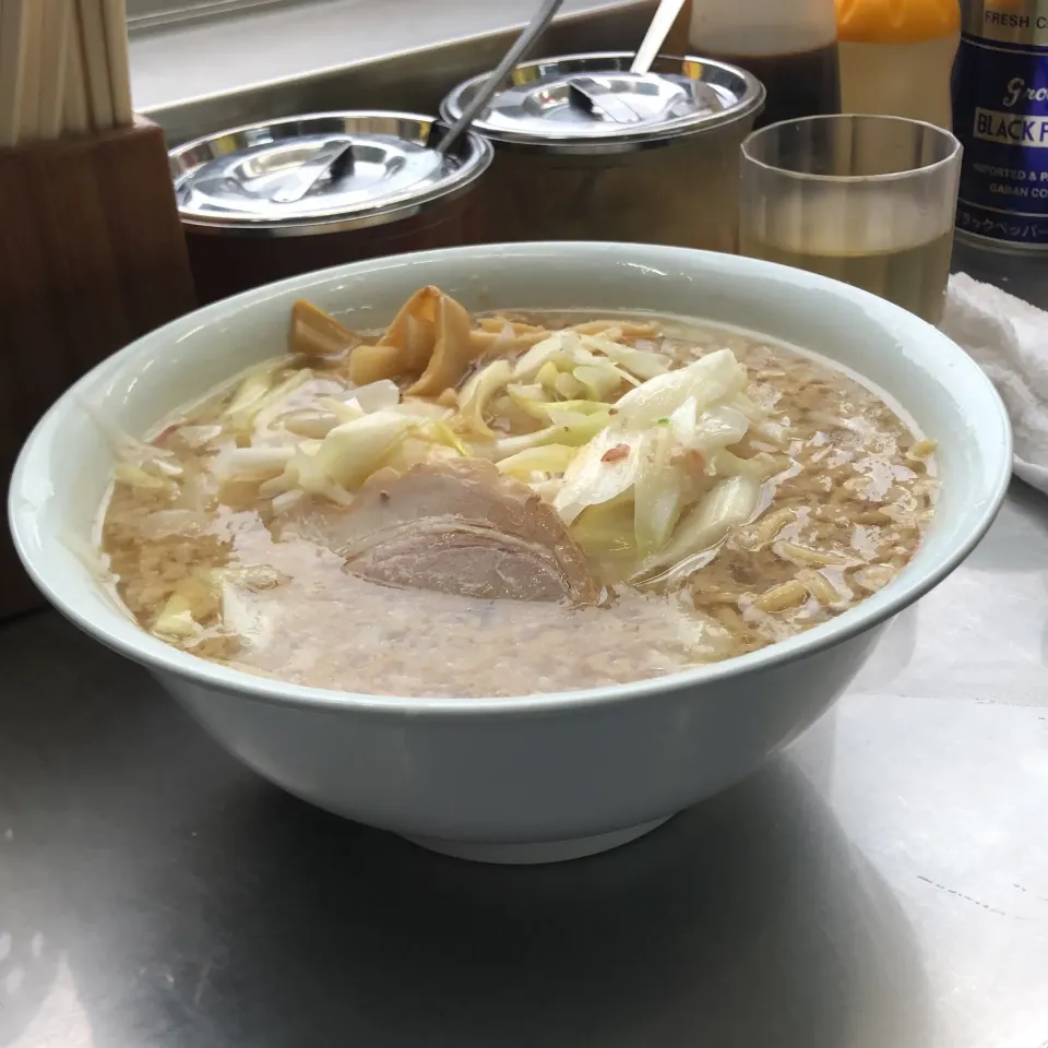 Snapdishの料理写真:ネギラーメン　ネギ、入れ放題なのに　#ホープ軒|Hajime Sakaiさん