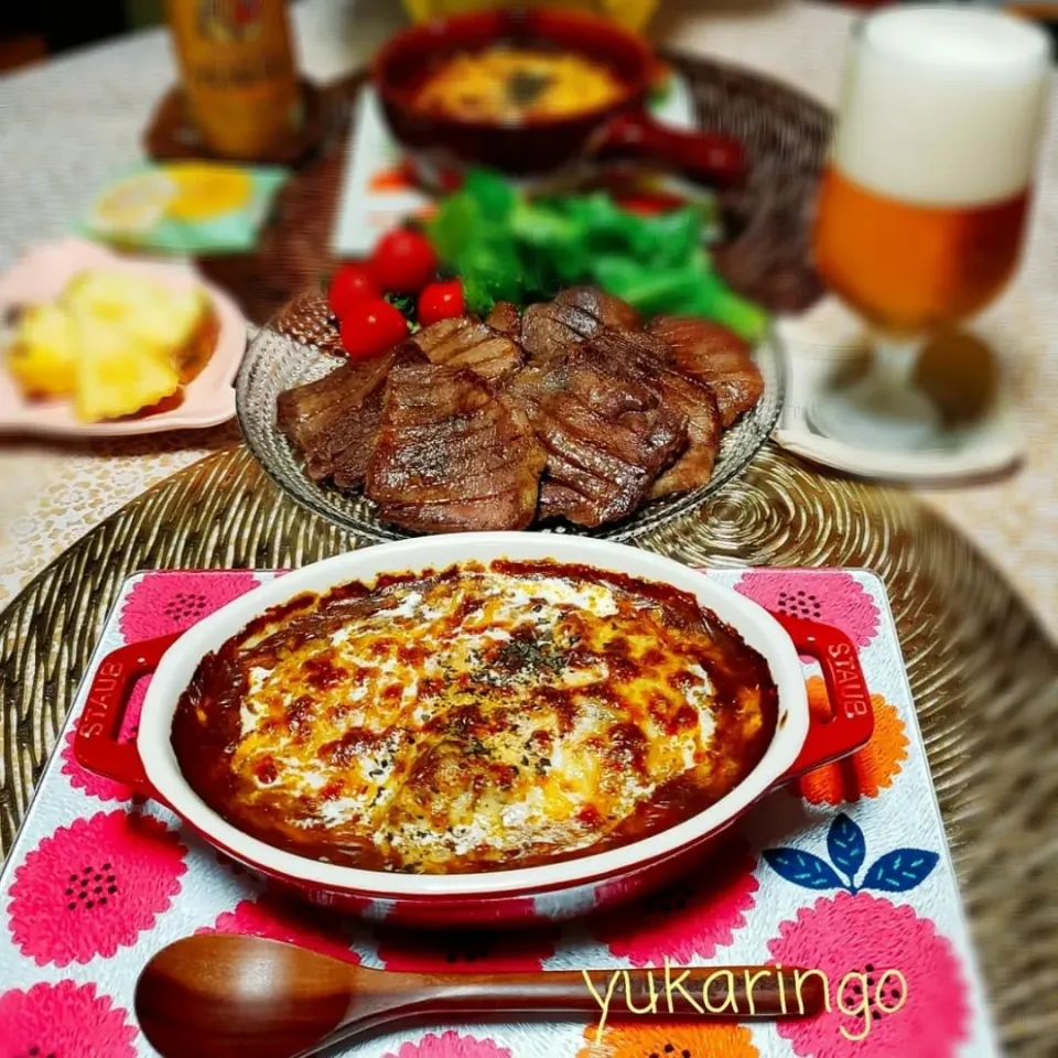 昨夜の晩ごはん🌃🍴
カレーリメイク
🌻チーズカレードリア
🌻牛たんステーキ
🌻パイナップル🍍|yukaringoさん