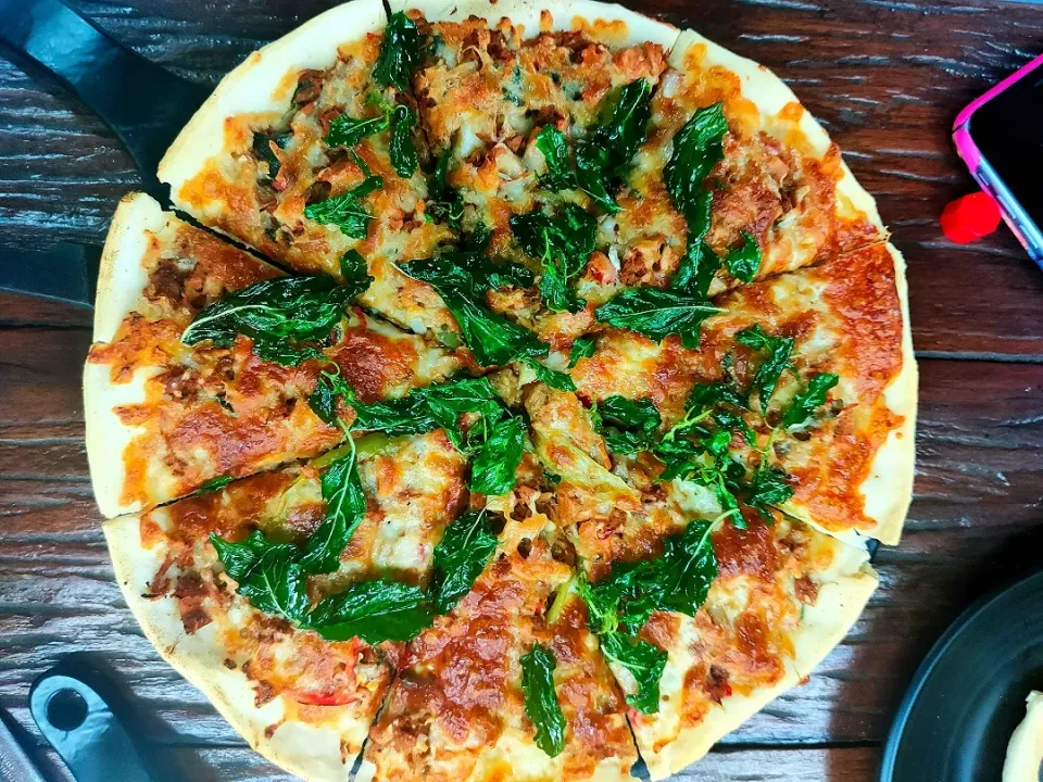 Tuna Basil Pizza.|katang23さん