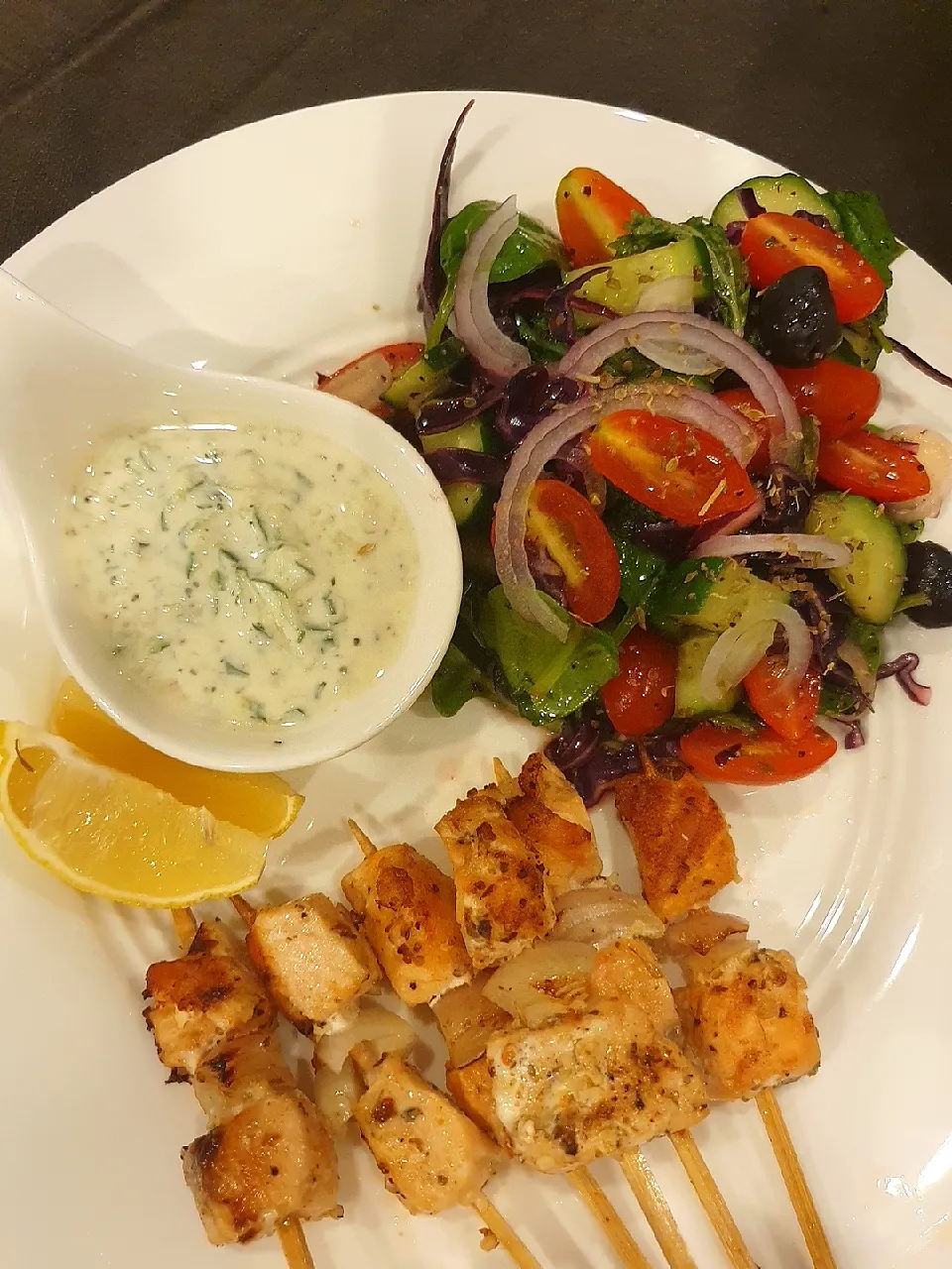 Salmon Kebabs, greek salad amd Tzatziki|YCさん