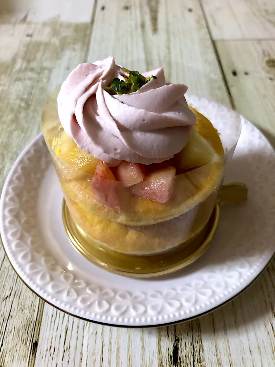 Snapdishの料理写真:桃のリコッタパンケーキ@オークウッド（春日部）|Kazuya Miyukiさん