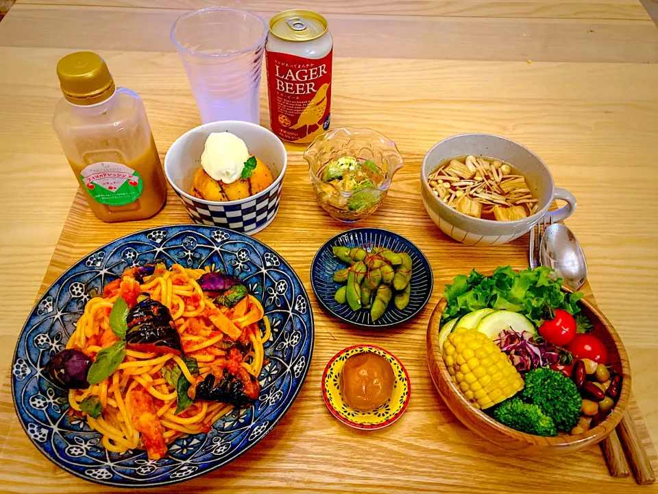 今日の夕食　ナスとベーコンのトマトソースパスタ　サラダ　えのき茸入りフルーツ玉葱のスープ　枝豆のにんにく醤油漬け　アボカドとクリチと生ハムの柚子胡椒ドレッシング和え　梅のコンポート　桃のアールグレイマリネのマスカルポーネ添え|ふわ猫はなちゃんさん