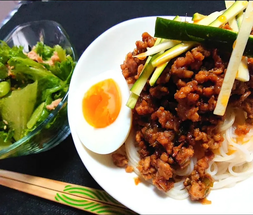 鶏ジャジャ素麺
ツナ塩昆しみ旨レタスナムル|マギーさん