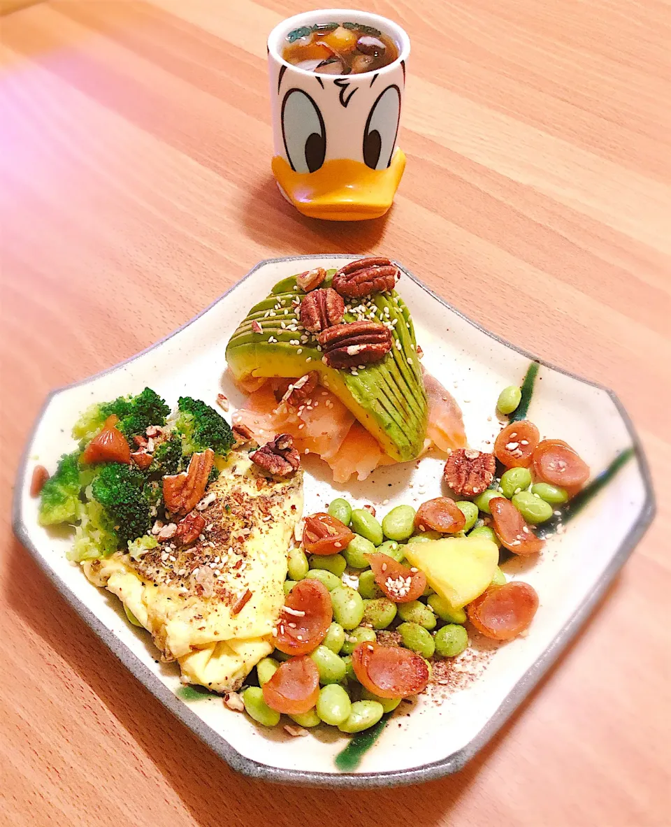 He is watching my 🍳 🥑 😄|SPJWUさん