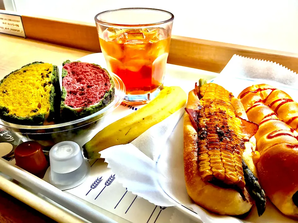 Snapdishの料理写真:スイカ🍉パン＆コーン🌽パン|minipicnicさん