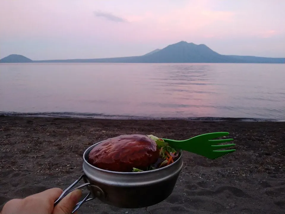 Snapdishの料理写真:こんな簡単な晩ごはんでもイイよね  －🏕湖畔キャンプ🍴－|Kanaさん