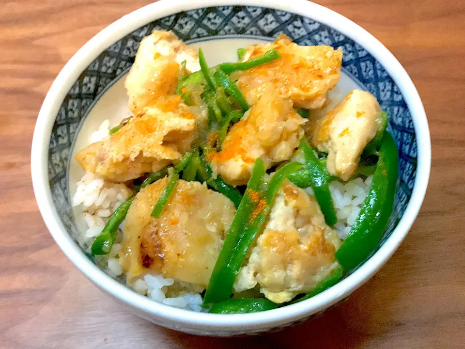 照り焼き鶏とピーマン丼|Tak@さん