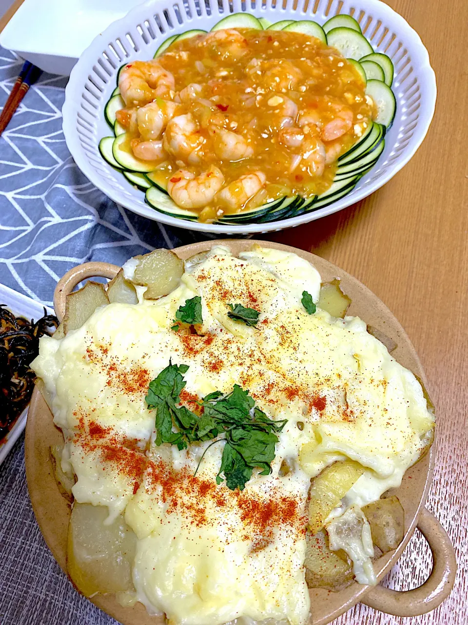 祖父のじゃがいもで、恒例のクリームソース焼き👨🏻‍🌾マスタードをちょい付け🥔|1614さん