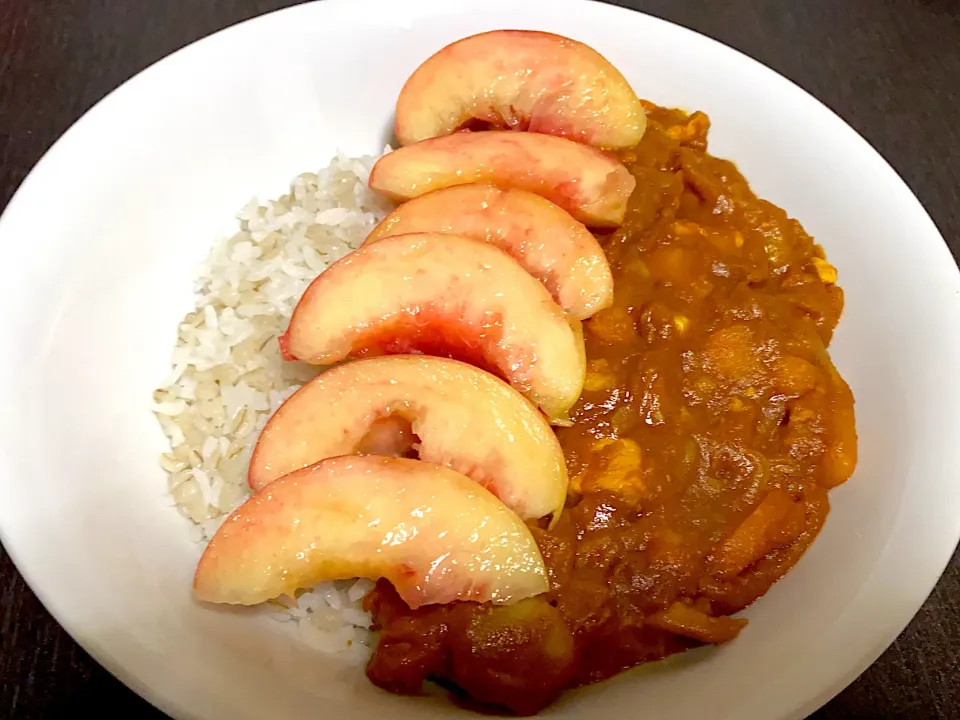 福島県産あかつきをたっぷり煮込んだ桃カレー|もたぷーさん