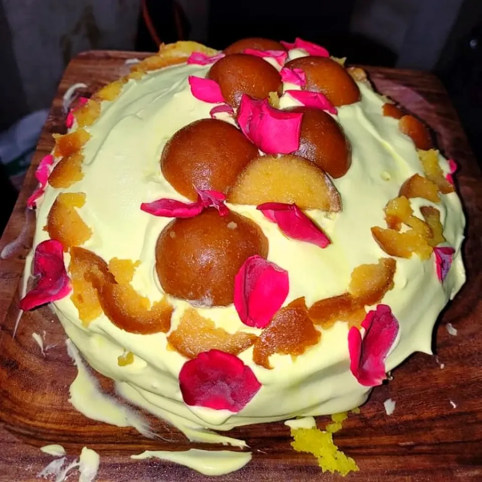 thodsa cake thodsa gulab jamun 😍😘|agrawal kashishさん