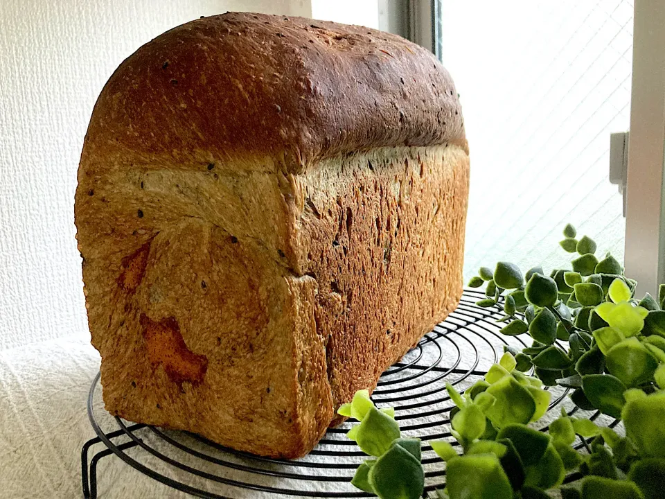 Snapdishの料理写真:＊黒ごまチーズ山食🍞＊|＊抹茶＊さん