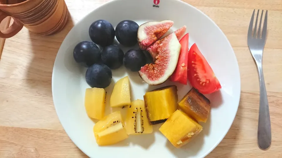 朝ごはん🌤️
  大雨だから朝ごはんで気分⤴️⤴️
🍇ブラックビートは、これはもう実じゃなくてジュース😆|A-YA-YA-YAさん