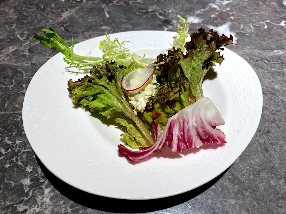 Crab tartare with avocado salad|skyblueさん