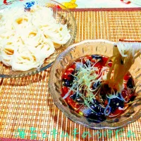 Snapdishの料理写真:つけだれまで飲み干す美味しさ♬海苔とキムチのつけだれ素麺